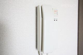 玄関で応対しないので安心。