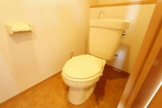 綺麗で清潔感のあるトイレです。