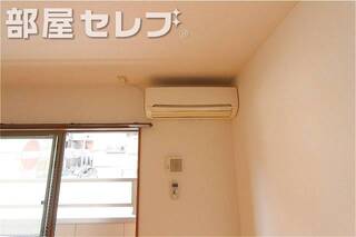 真っ白エアコンです。