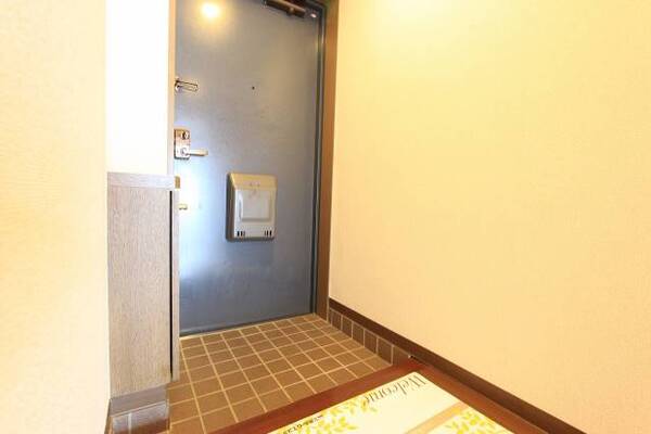 玄関広めの人気のお部屋。