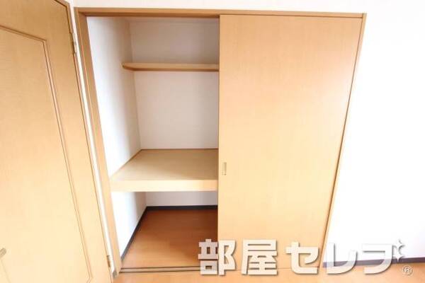 奥行きがある収納です。