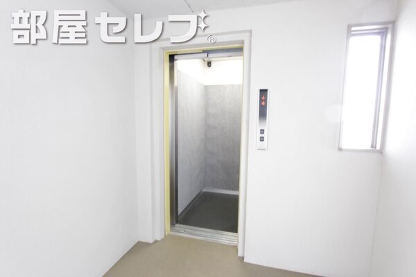 エレベーター。