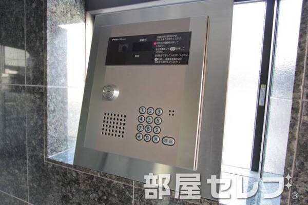 オートロック完備。