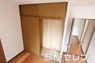 各部屋に収納スペース完備。他号室の写真です。