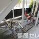 階段下に自転車置き場。