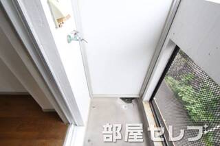 ベランダ側に洗濯機置場。（イメージ写真）