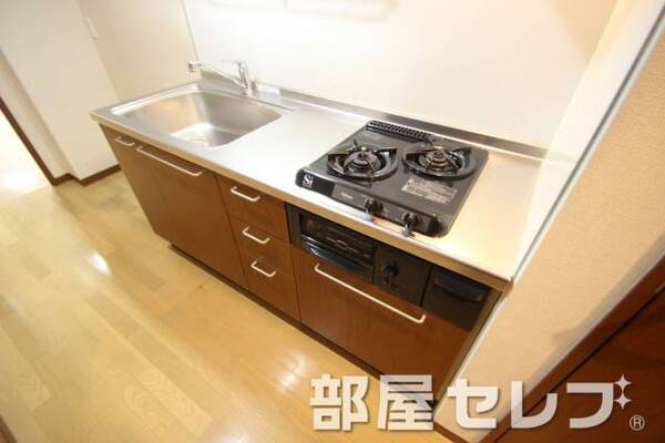 2口コンロのシステムキッチンでお料理はかどります。