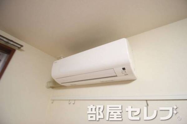 冷暖房エアコン。