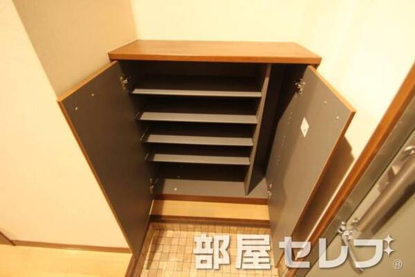 シューズボックス。