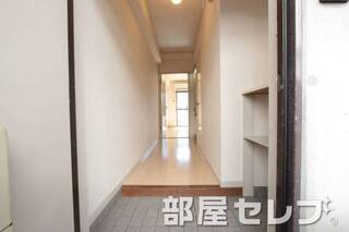 下駄箱完備の玄関でゆったり使えます。