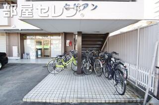 自転車は屋根の下にとめてください