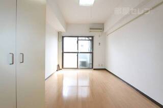 使いやすいシンプルな内装です
