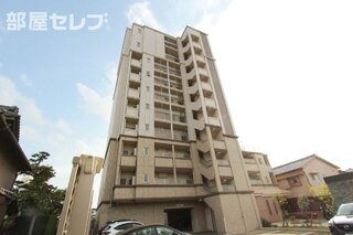 タイル張りのキレイな建物。