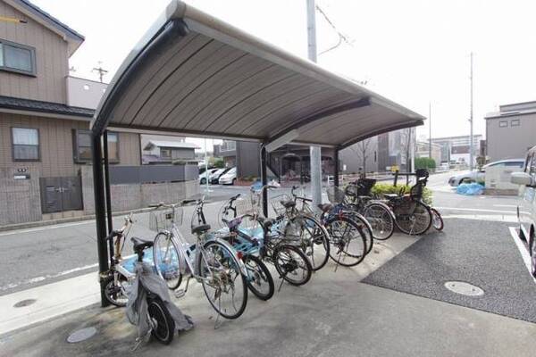 自転車置き場があります