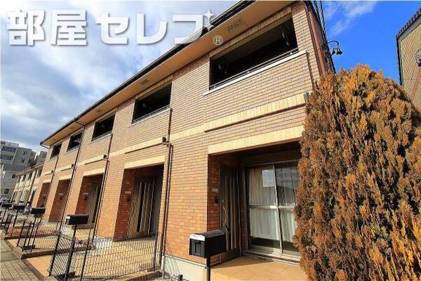 おしゃれな低層住宅2階建。