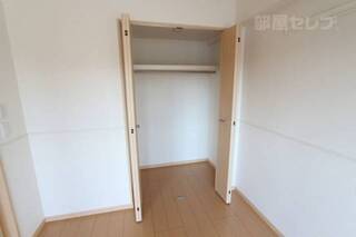 収納場所は各部屋にあります。