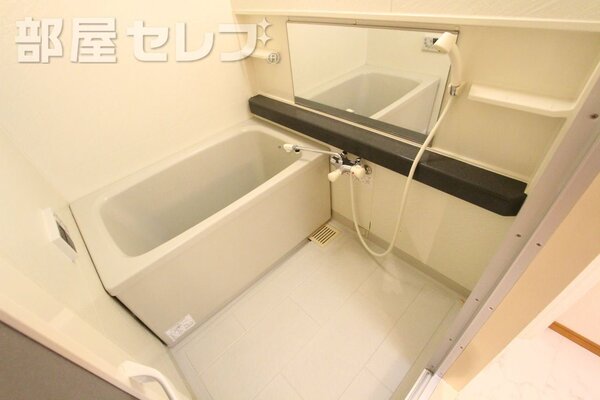 オシャレなお風呂で日々の疲れを癒してください。