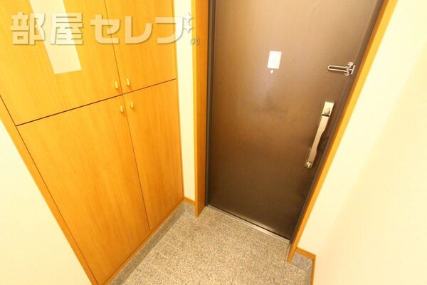 明るい玄関です。