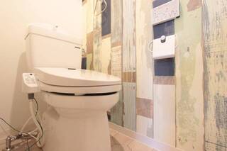 トイレは玄関横にございます