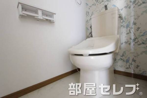 温水洗浄便座。他号室の写真です。