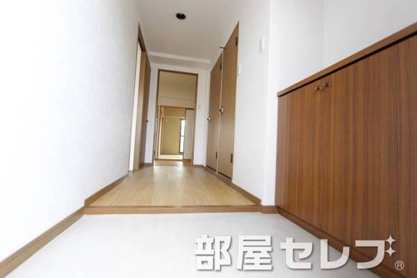 玄関口。他号室の写真です。