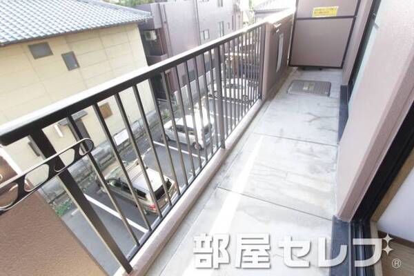 風通しの良いバルコニー。他号室の写真です。