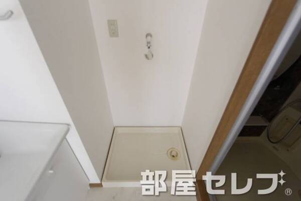 室内洗濯機置き場。他号室の写真です。