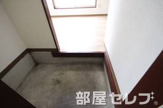 玄関口。（1A号室の写真です。）