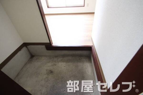 玄関口。（1A号室の写真です。）