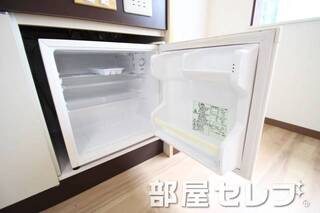 ミニ冷蔵庫。（1A号室の写真です。）