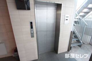 エレベータもついてます。