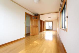 二階のお部屋は扉をたたむことでこんなに広くなります。