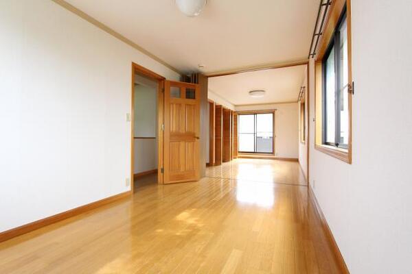 二階のお部屋は扉をたたむことでこんなに広くなります。