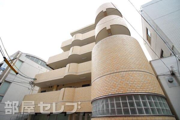 RC構造の5階建てです。