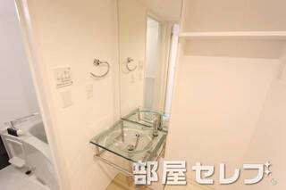 オシャレな独立洗面台です。