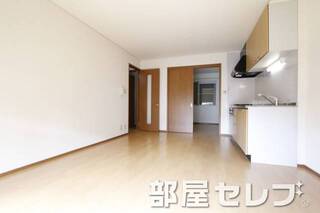 広々としたリビング。他号室の写真です。