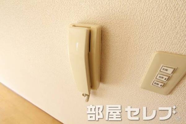 インターホン。他号室の写真です。