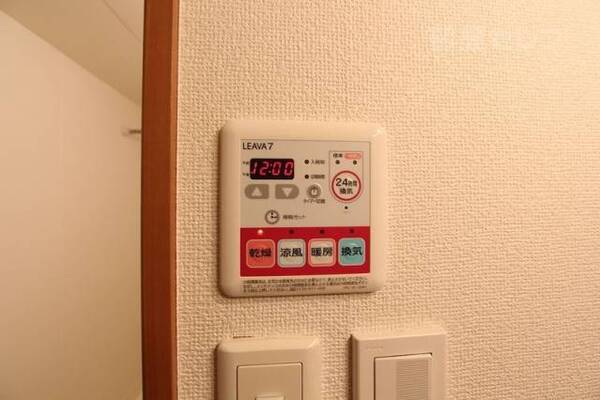 浴室乾燥機つきです。