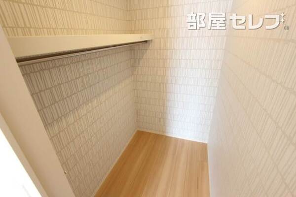 301号室の写真になります。反転タイプです。