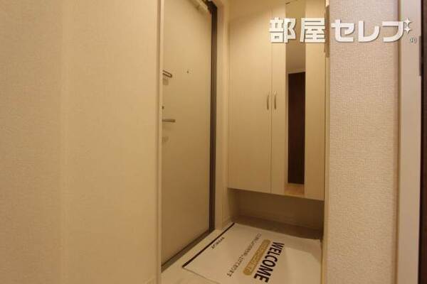 301号室の写真になります。反転タイプです。
