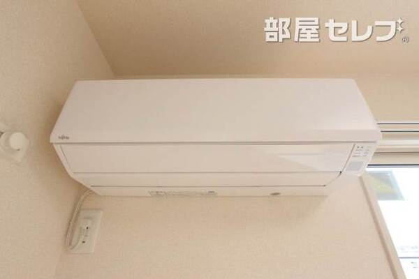 301号室の写真になります。反転タイプです。