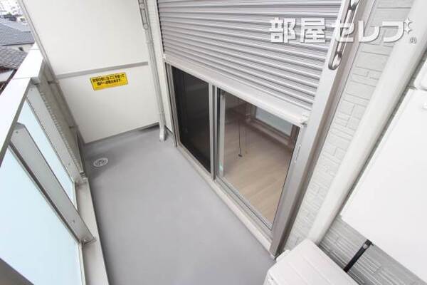 301号室の写真になります。反転タイプです。