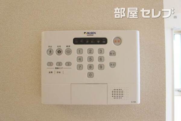 301号室の写真になります。反転タイプです。