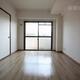 南側の洋室6帖のお部屋です。