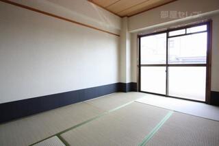 和室6帖のお部屋です。