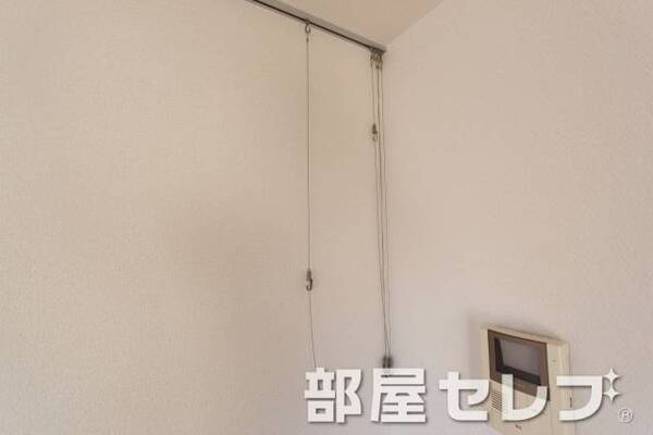 好きな絵画でも飾りませんか。イメージ写真
