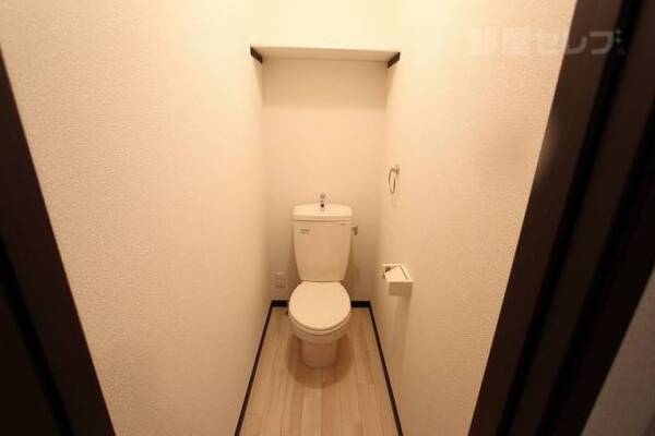 上部には棚が有ります。