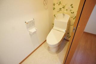2階にもトイレがあります　