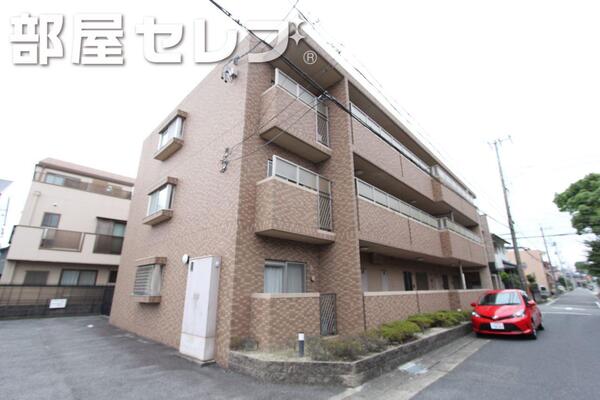 綺麗な外観で重厚感あります。