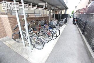 屋根付きの駐輪場です。